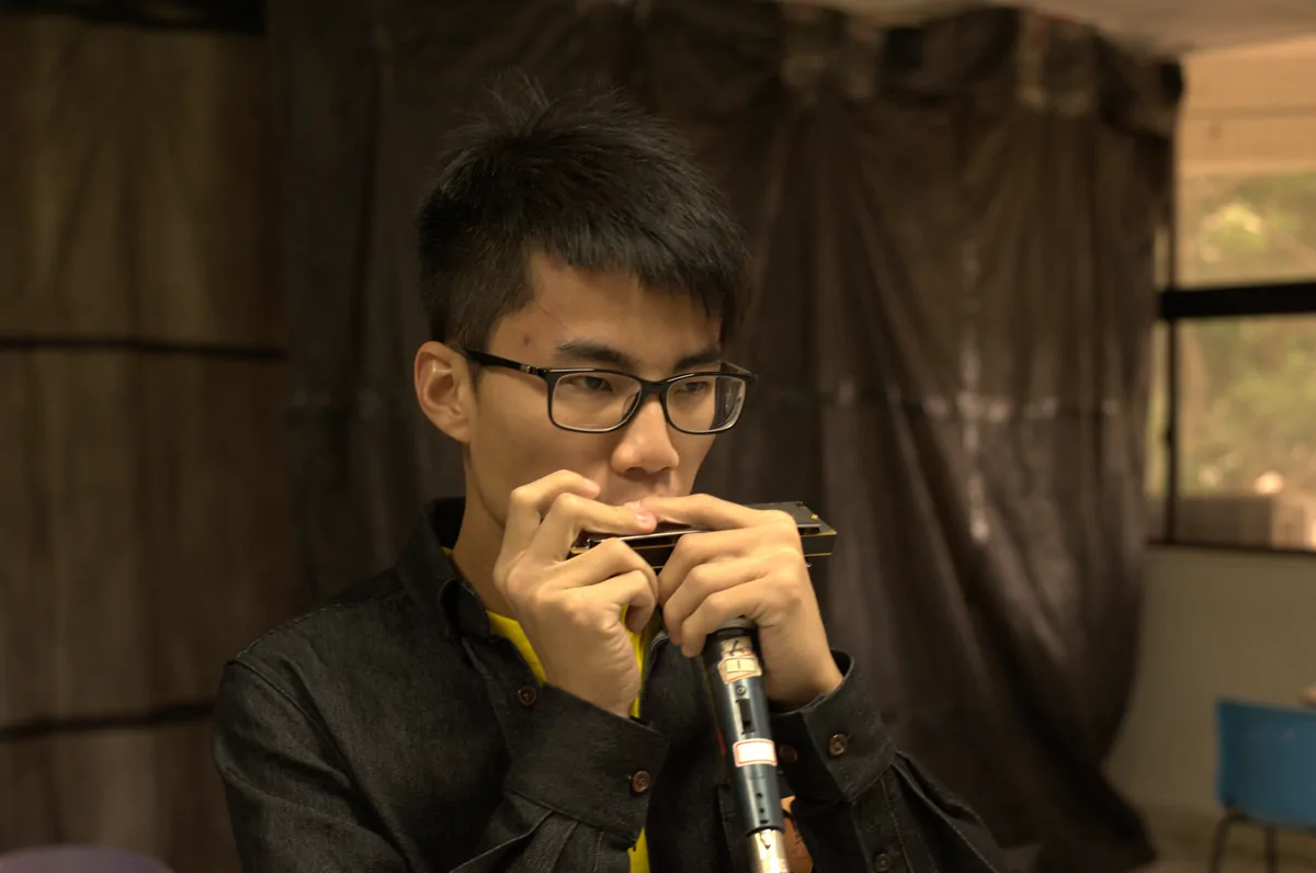 竹韻社員演奏半音階口琴